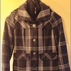 NWT winter jacket with detachable hood